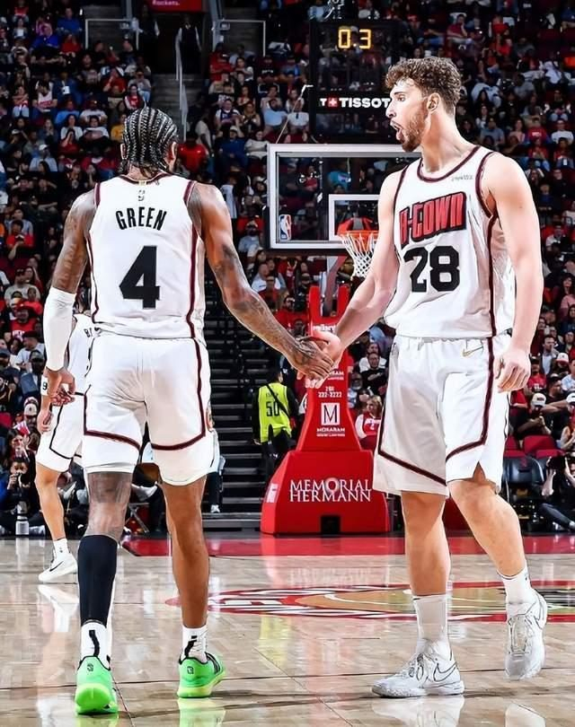 星空体育下载-三战砍74分助队全胜！杰伦格林打脸火箭，乌度卡被拆穿|杰伦-格林|雄鹿|森贡|狄龙|体育赛事讨论_新浪体育_新浪新闻