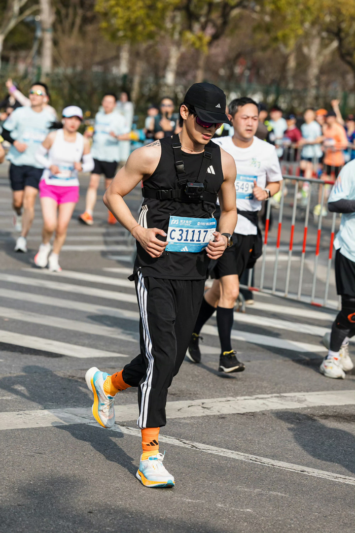 星空体育平台-姚琛完成人生首个半马，上海赛场见证突破|马拉松|线下活动|半程马拉松|半程|彩虹_新浪体育_新浪新闻